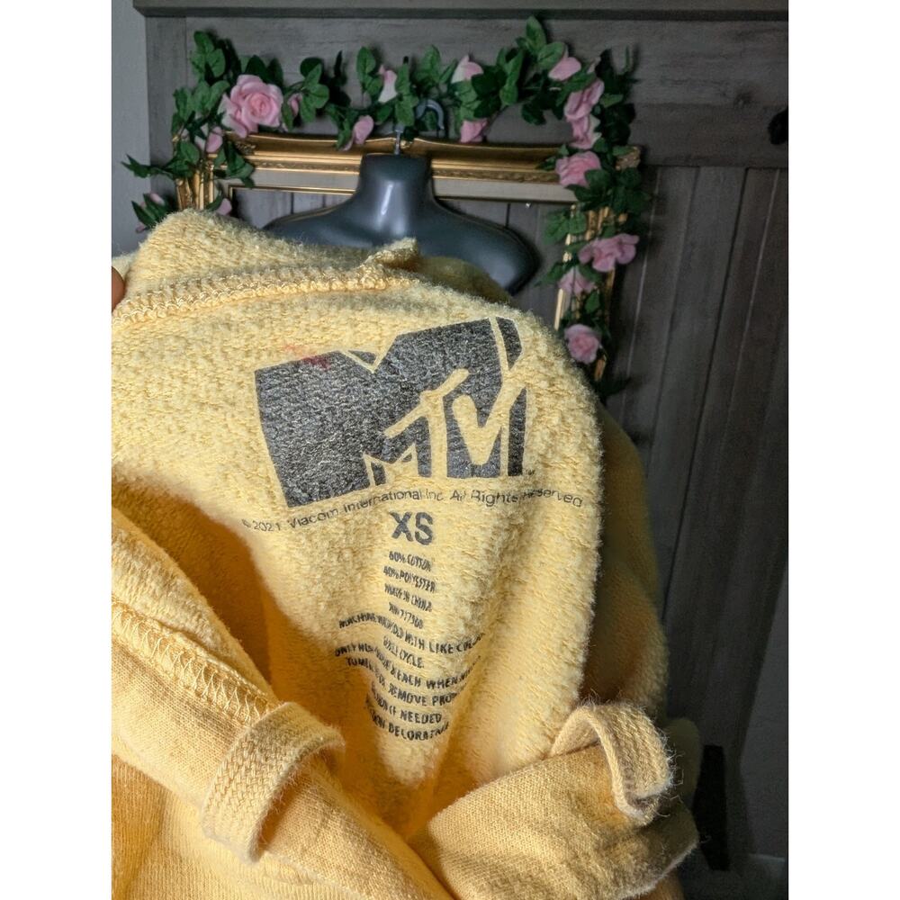 MTV Yellow Floral Logo Graphic Print Fleece Pullover Hoodie Women's XS Pockets - Picture 4 of 4